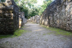 Nicht viel los zwischen den Mauern der Maya-Anlage von Cobá