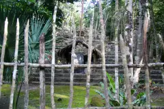 Auch die Zäune machen manchmal den Eindruck als wären sie noch aus Maya-Zeiten.