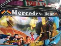 Beliebt: Deutsche Flagge und Mercedes-Benz