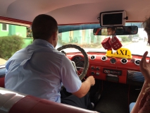 Taxifahrer Daniel in seinem 52er Ford,...