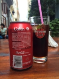 ...Coca-Cola (importiert aus Mexiko) gibt es nur in ganz wenigen ausländischen Cafés