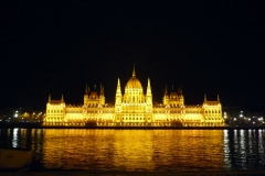 Parlament-bei-Nacht-Budapest