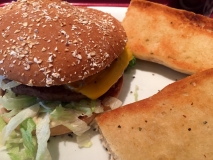 Cheeseburger und Knobibrot von Jim Block