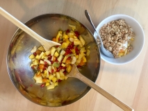 Lieblingsfrühstück: Obstsalat mit Joghurt und Nuss-Müsli