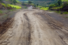 Unser Fahrer "Racer X" weiß, wie man die äthiopischen Straßen zu nehmen hat.