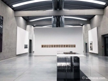 Museum-Liaunig-Neuhaus-Ausstellungsraum-sw