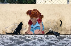 Valencia-Streetart-Julia-Lool-zwei-Katzen-Maedchen-teilweise-zerstoert