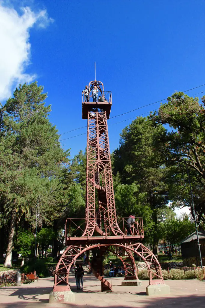 Kleiner Eiffelturm im kleinen Sucre