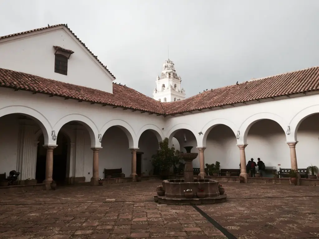 Innenhof der Casa de la Libertad - dieser Bildausschnitt ist auf dem bolivianischen 100-Bobs-Schein abgebildet
