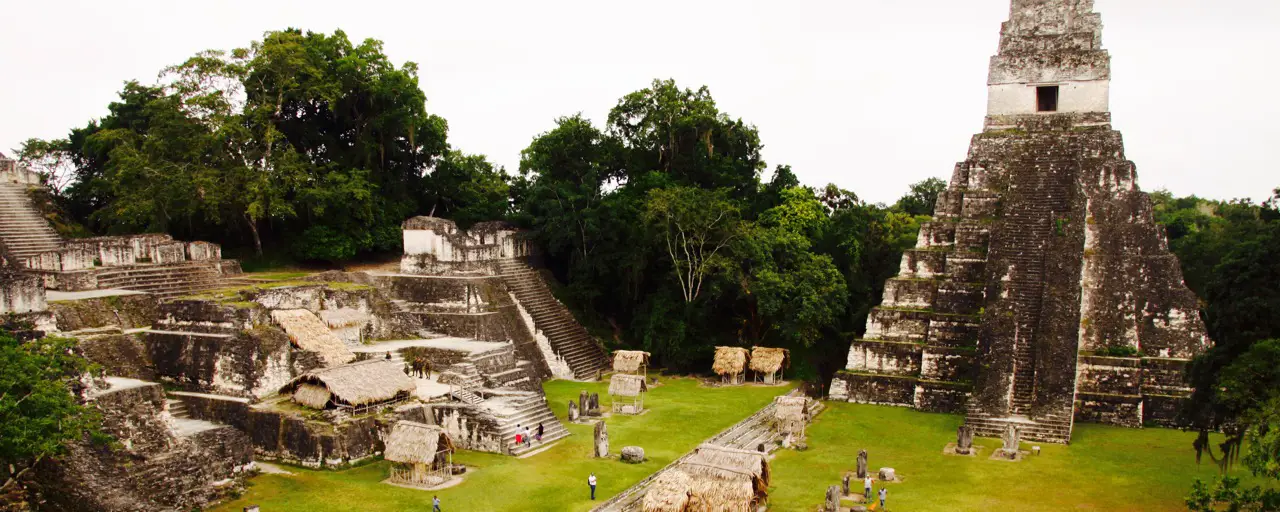 Hauptplatz von Tikal, Guatemala
