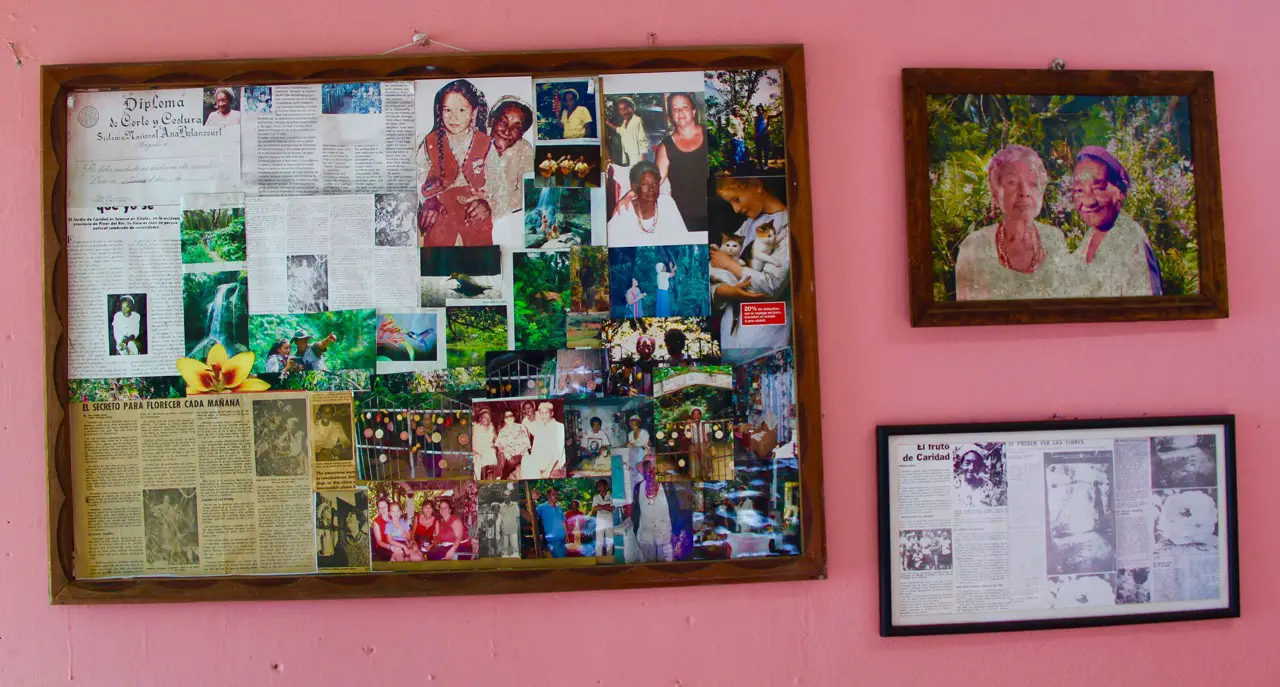An den Wänden des kleinen Häuschens, das zum Garten gehört, hängen Bilder von den Schwestern und Berichte über den Garten.