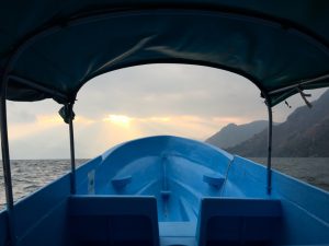 Transportmittel Mittelamerika: - hier: per Boot über den Atitlan-See