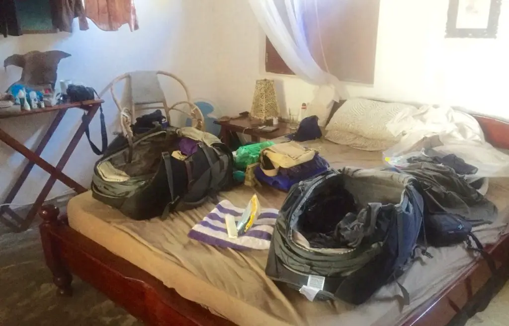 Nach 366 Tagen mit Kofferpacken und aus dem Koffer leben: allerletztes Mal Kofferpacken auf unserer #weltreize, hier auf Sansibar