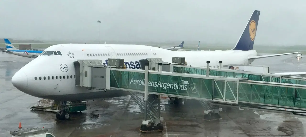 Flugzeug Lufthansa Regen