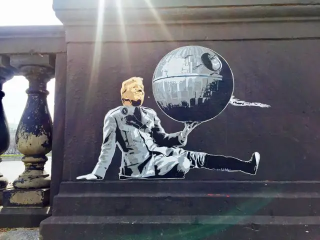 Hamburg-Kennedybruecke-Streetart-Trump - 1