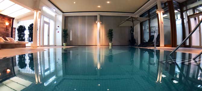 Poolbereich im Bella Vita Spa im Hotel Hanseatischer Hof in Lübeck