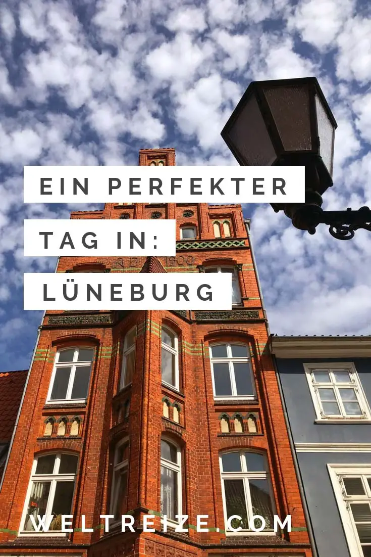 Giebelhaus und Laterne Altstadt Lueneburg