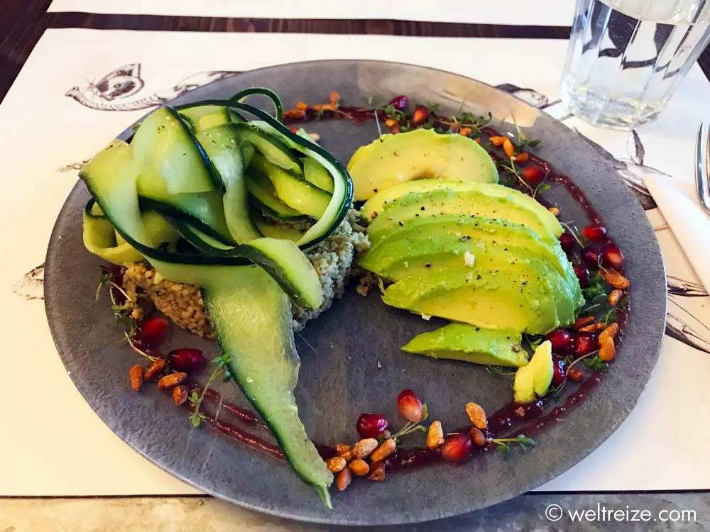 Couscous-Salat mit Gurke und Avocado Restaurant La Bouche Schwerin