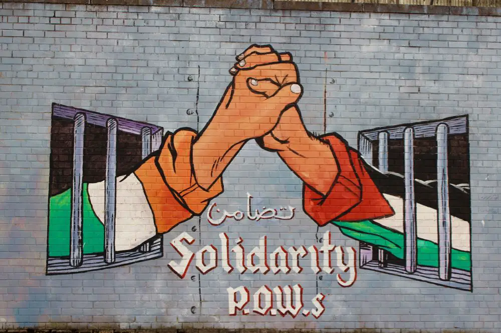 Mural Solidarity Pows Belfast Nordirland