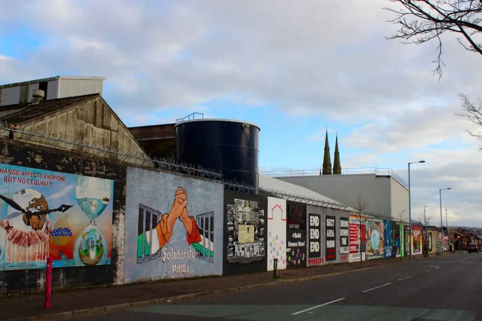 Peace Wall mit Streetart Belfast
