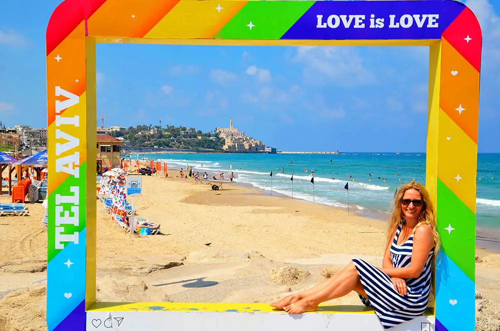 Tina am Strand von Tel Aviv