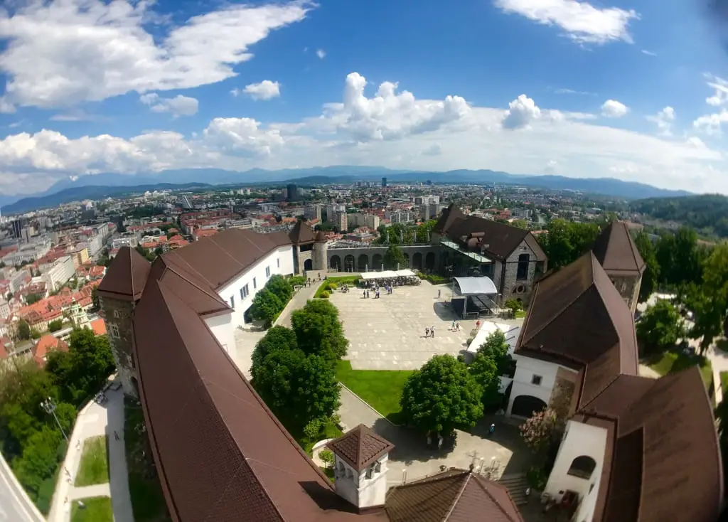 Burganlage Ljubljanas vom Turm der Burg