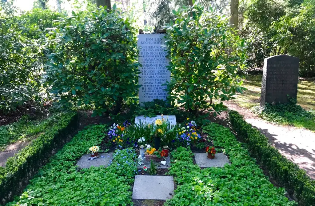 Grab Loki Helmut Schmidt Friedhof Ohlsdorf Hamburg