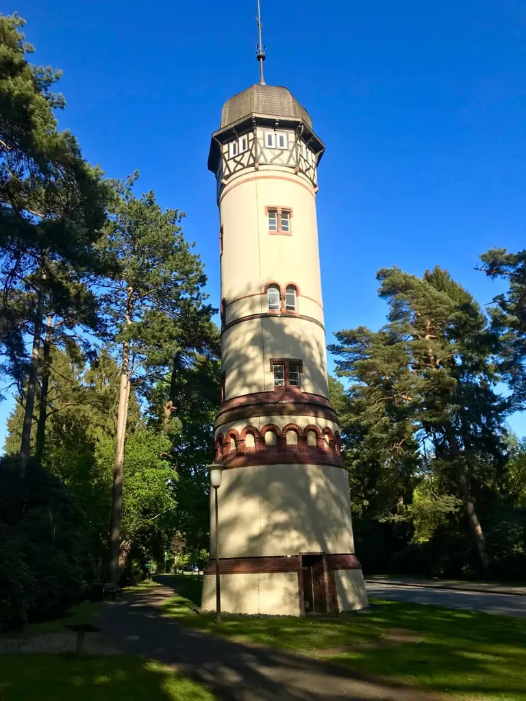 Historischer Wasserturm auf dem Friedhof Ohlsdorf Hamburg