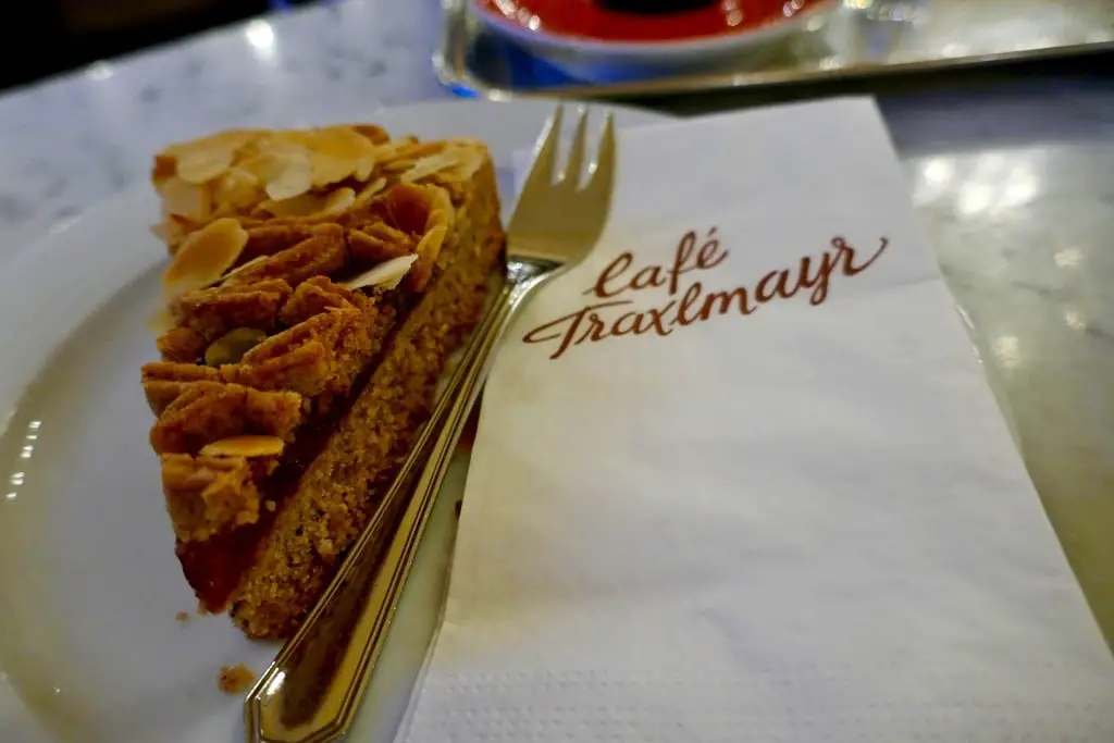 Stück Torte im Café Traxlmayr in Linz