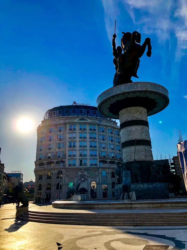 Statue von Alexander dem Großen am Macedonien Platz in Skopje