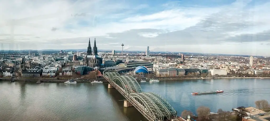 Kölner Dom und Hohenzollernbrücke vom Köln Triangle aus