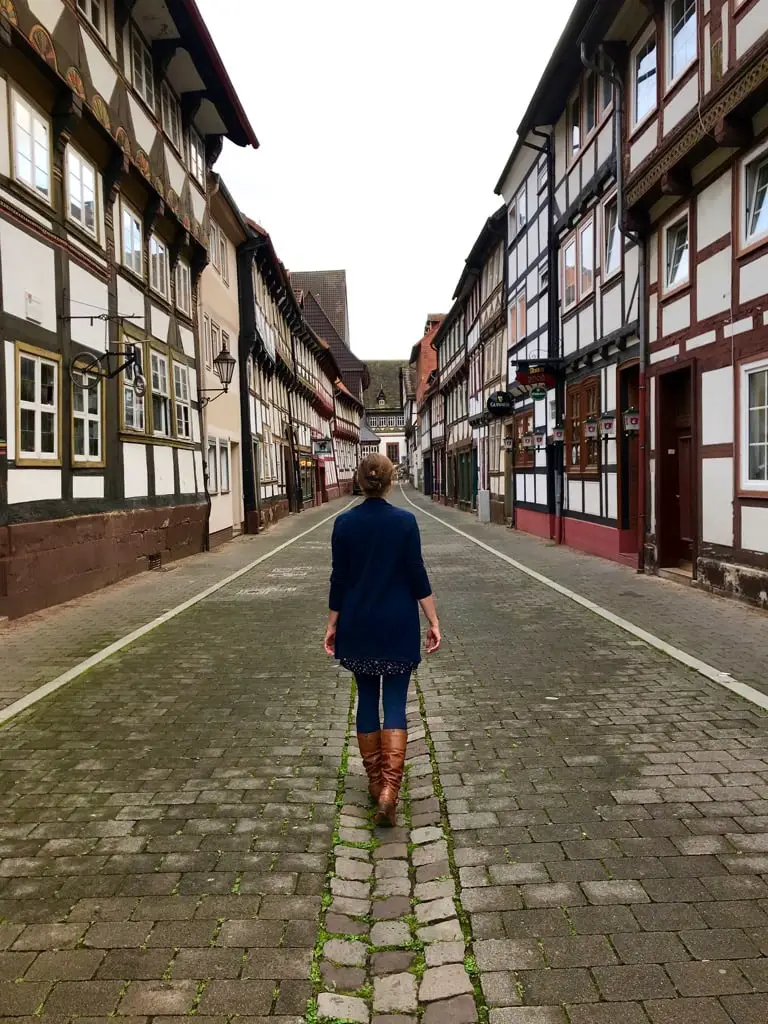 Claudia beim Spaziergang durch Einbeck
