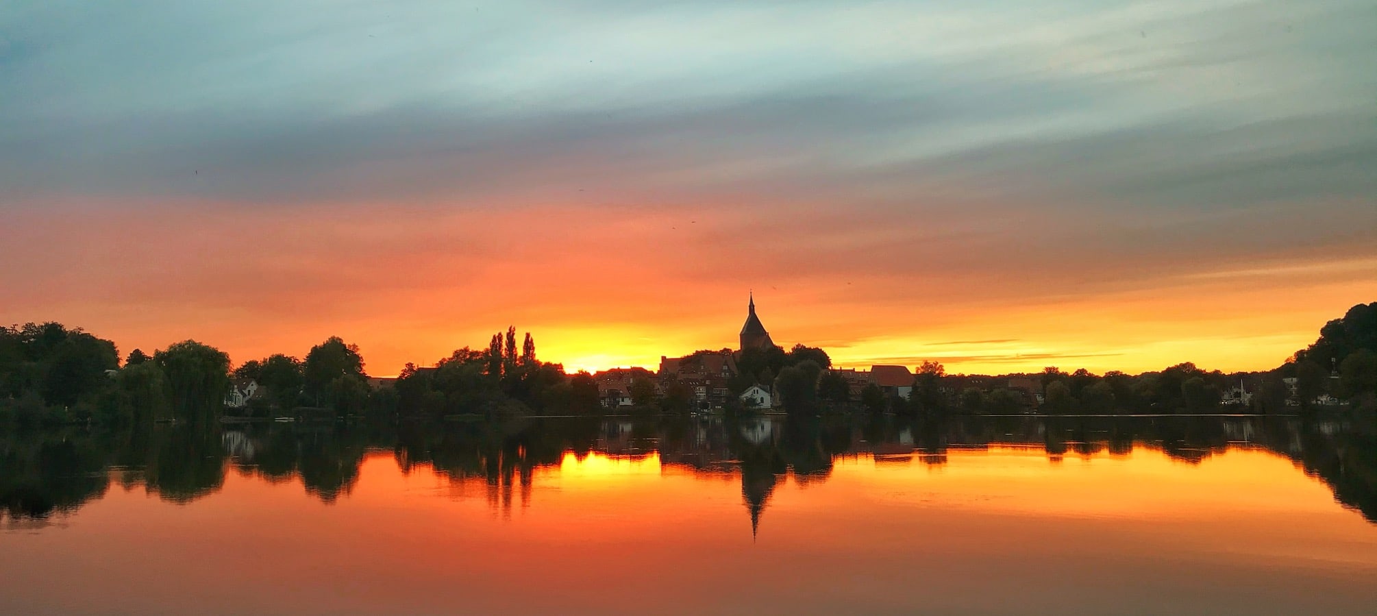 Sonnenuntergang über dem Schulsee in Mölln