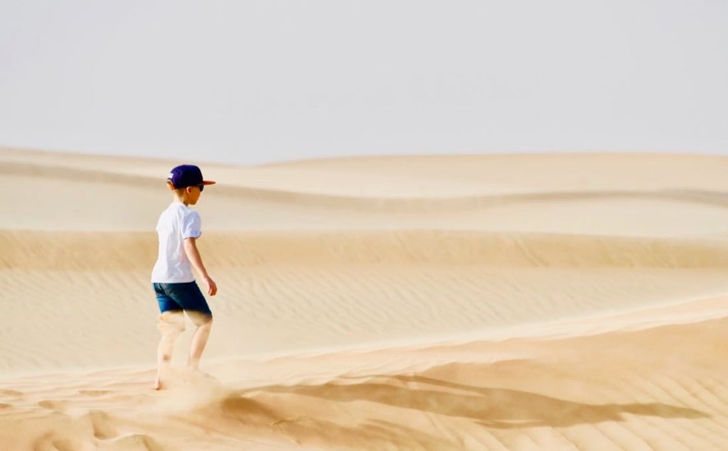 Benni in der Wüste vor Abu Dhabi