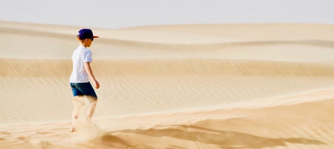 Benni in der Wüste vor Abu Dhabi