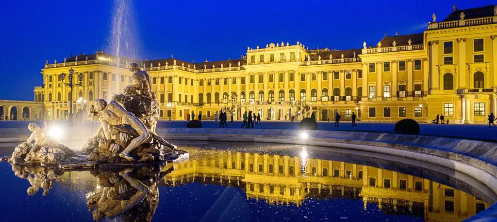 Schloss Schönbrunn Wien zur blauen Stunde