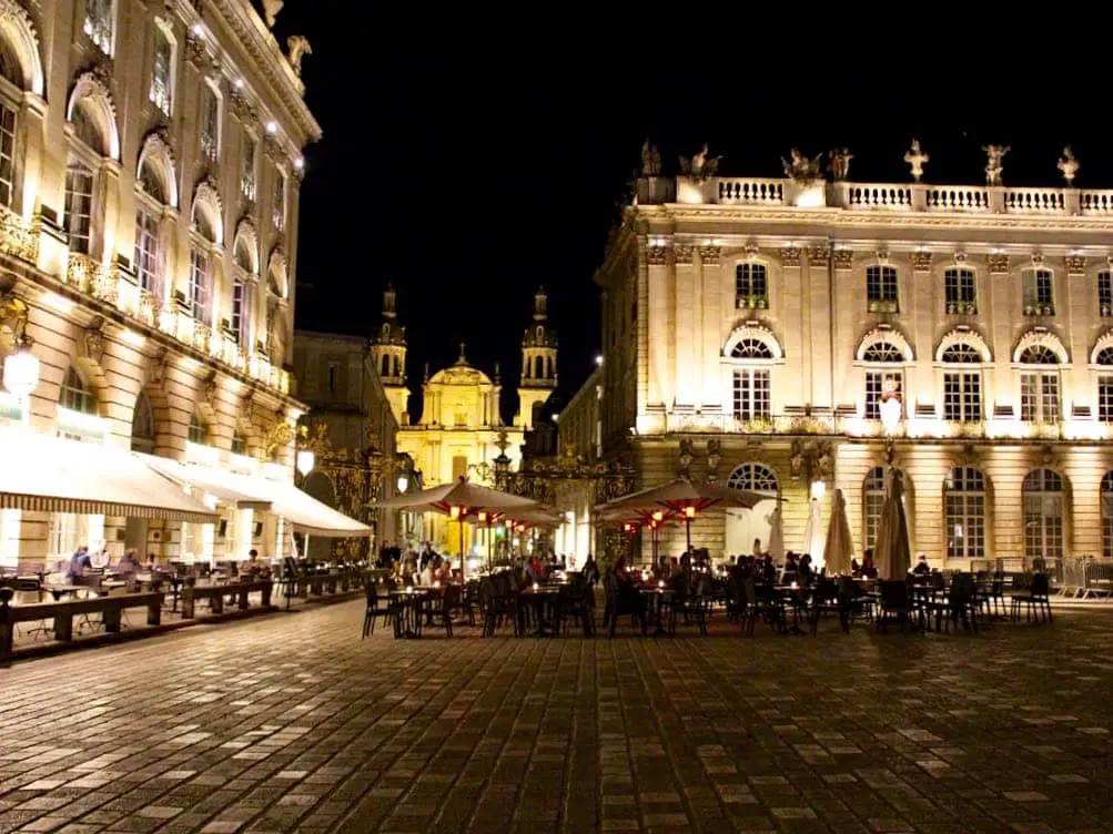 Place Stanislas und Bar vorm Hotel La Reine in Nancy