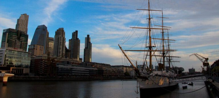 Hafenbecken Dique 4 Puerto Madero in Buenos Aires