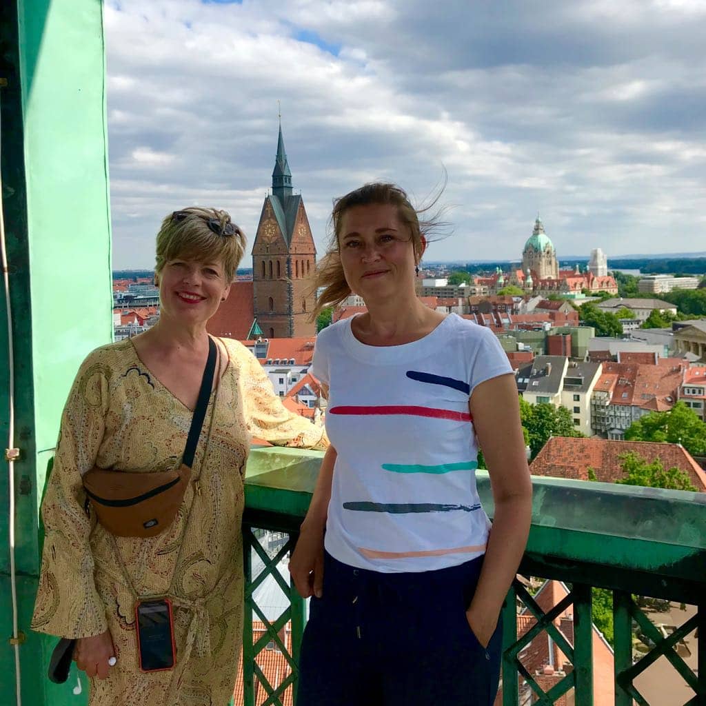 Elke Siebert und Claudia auf dem Turm der Kreuzkirche in Hannover