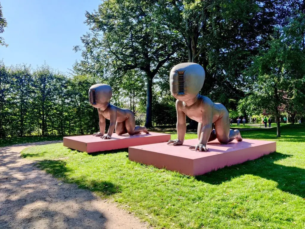 Skulpturen "Babies" von David Cerny auf der NordArt