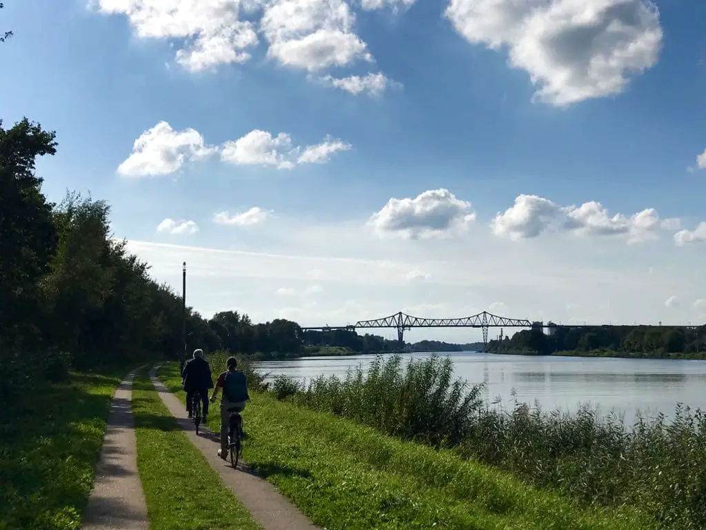 Mit dem Rad unterwegs am Nord-Ostsee-Kanal in Rendsburg
