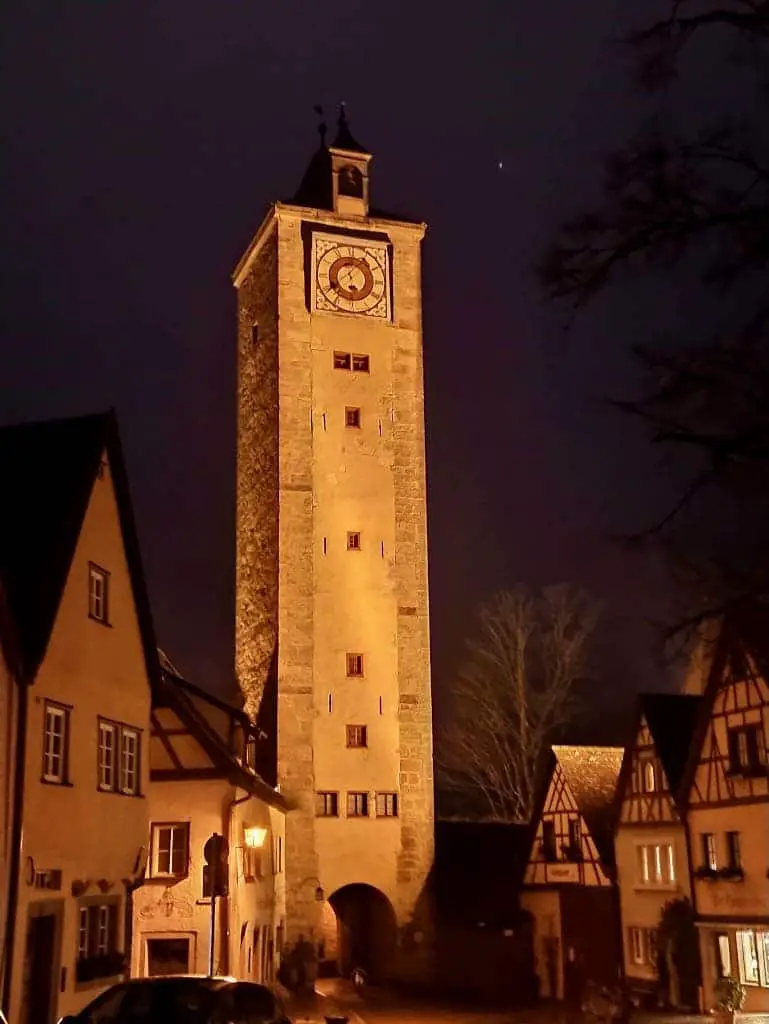 Burgturm Rothenburg ob der Tauber bei Nacht