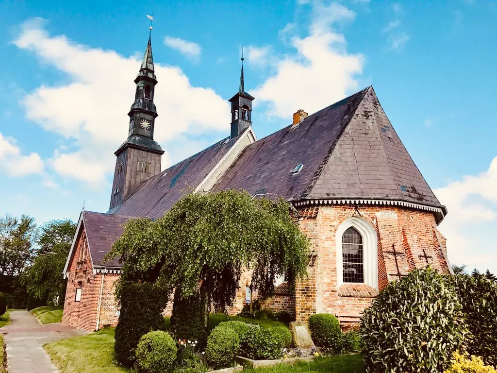 St.-Magnus-Kirche Tating - Tating ist ein noch unbekanntes Nordfriesland-Ausflugsziel 