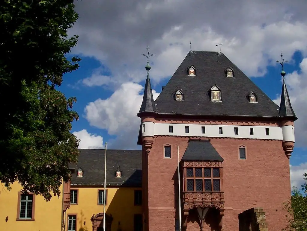 Schloss Burgau in Düren, Foto: MSchnitzler2000, Lizenz: GNU, bearbeitet