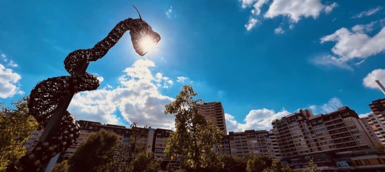 Drachenskulptur am UJZ Glocksee Hannover