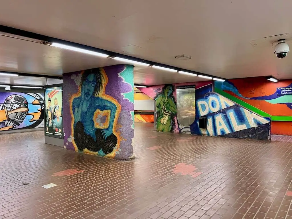 Streetart und Graffiti in der U-Bahn-Station Sedanstraße/Lister Meile in Hannover-List