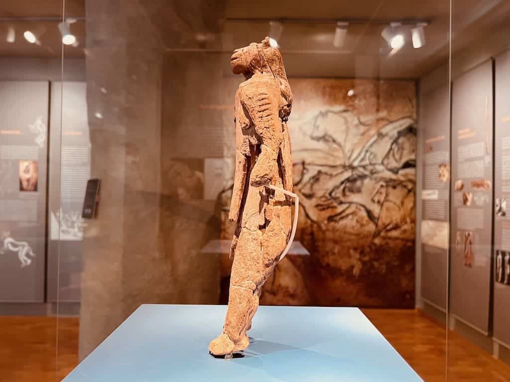 Die Figur des Löwenmenschen im Museum Ulm ist UNESCO-Welterbe.