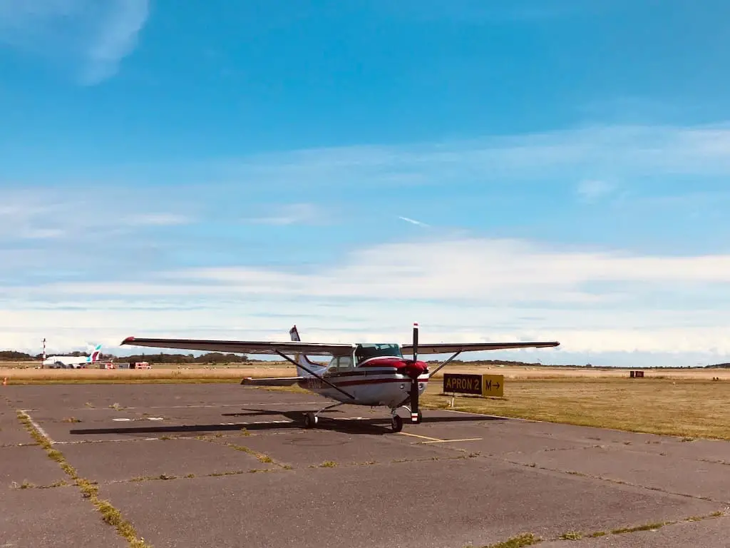 Kleines Flugzeug für den Rundflug über Sylt
