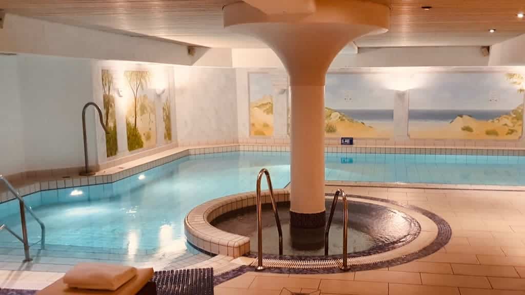 Pool im Lindner Strand Hotel Windrose in Wenningstedt auf Sylt