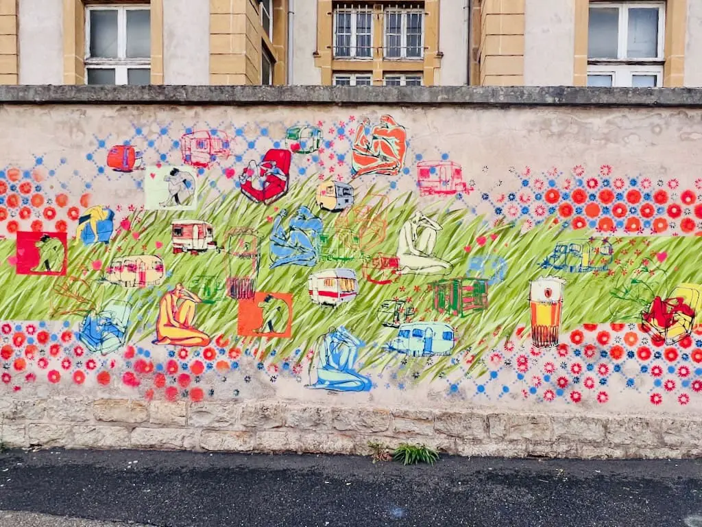 Graffiti "Petits Plaisiers Existentiels" von Franc Volo in Nancy